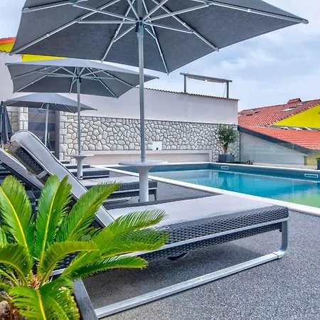 In 41697 Apartment *