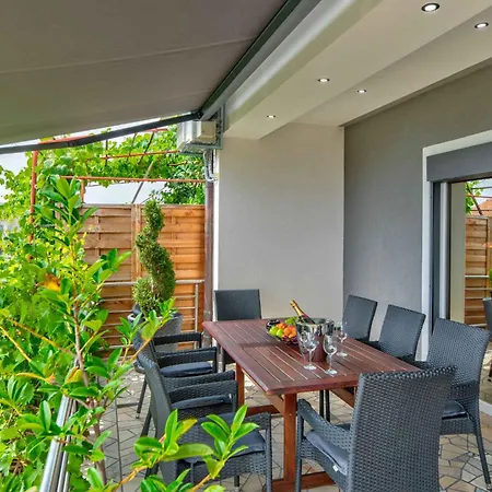 In 41697 Apartment *